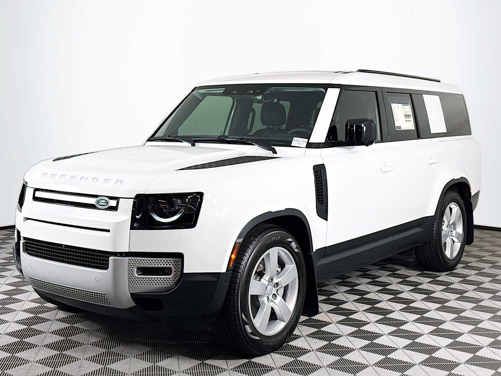 2025 Land Rover Defender 130 S P300's photo