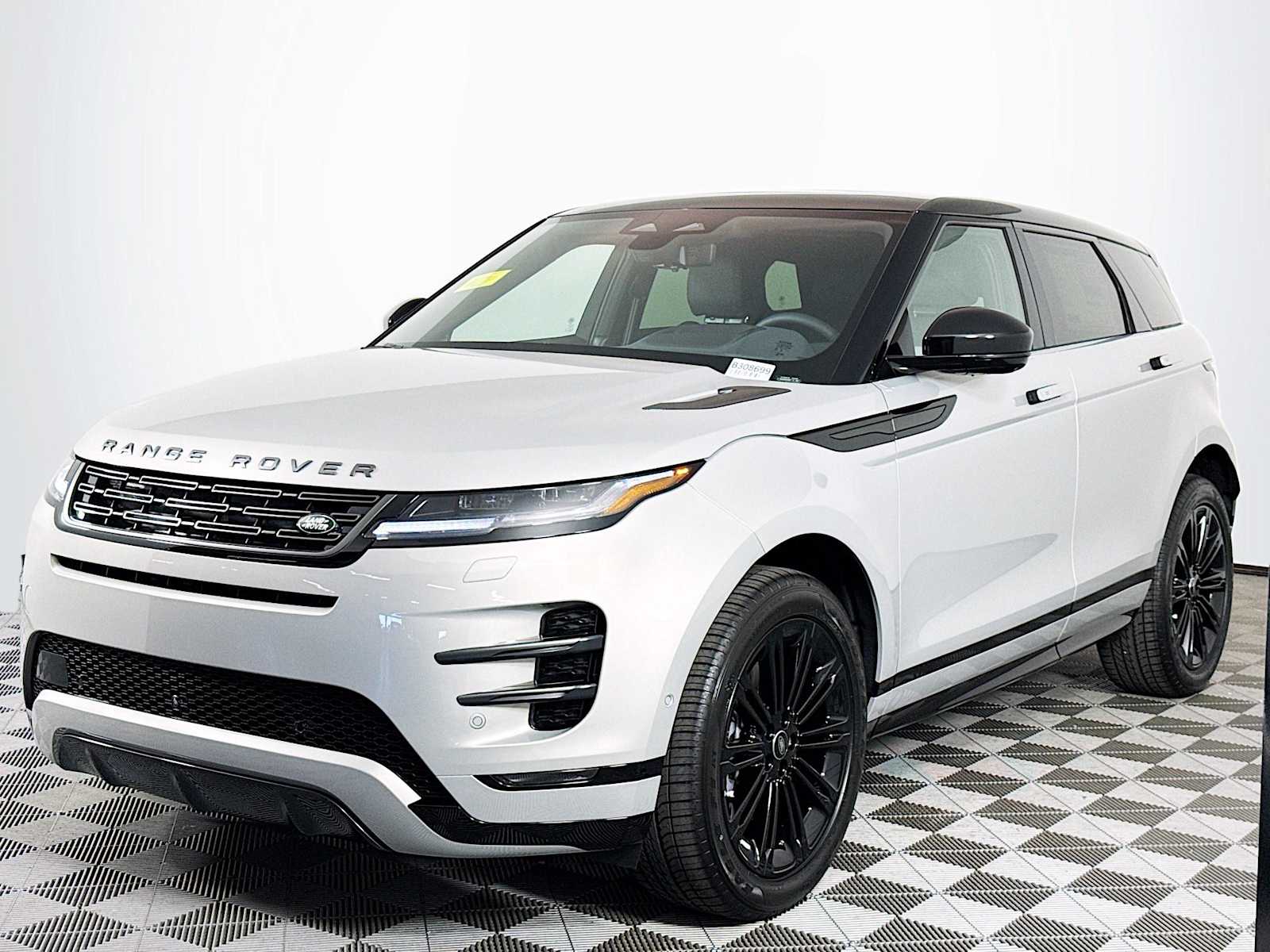 2026 Land Rover Range Rover Evoque Dynamic SE's photo