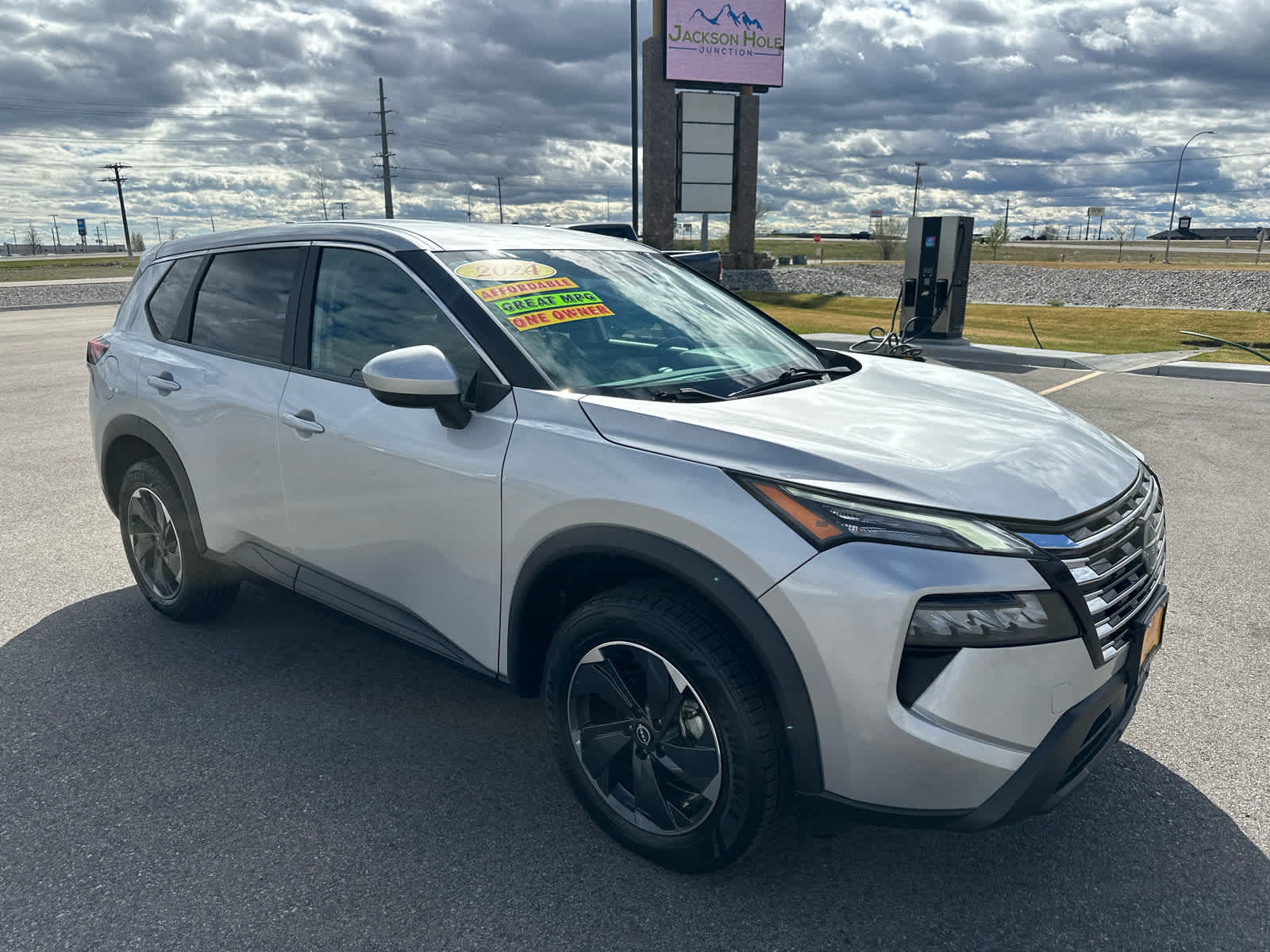 Brilliant Silver Metallic 2024 Nissan Rogue SV AWD SUV / Crossover All-Wheel Drive Continuously Variable Transmission