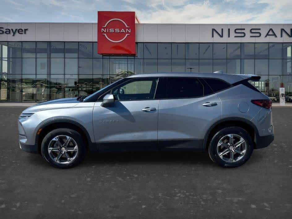 View vehicle photo 2