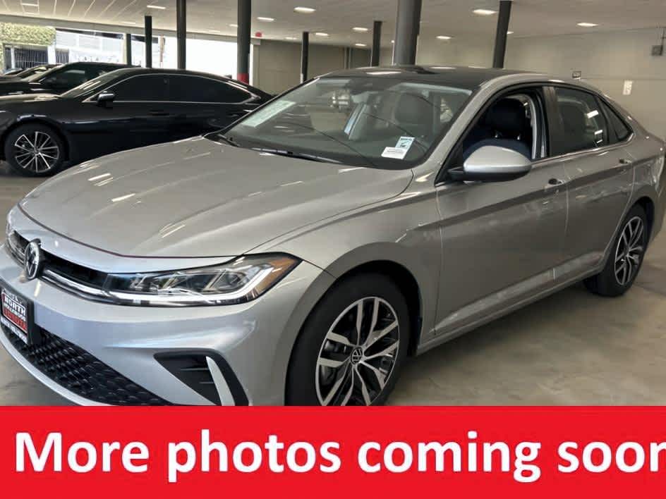 Pyrite Silver Metallic 2025 Volkswagen Jetta SE FWD Sedan Front-Wheel Drive 8-Speed Automatic