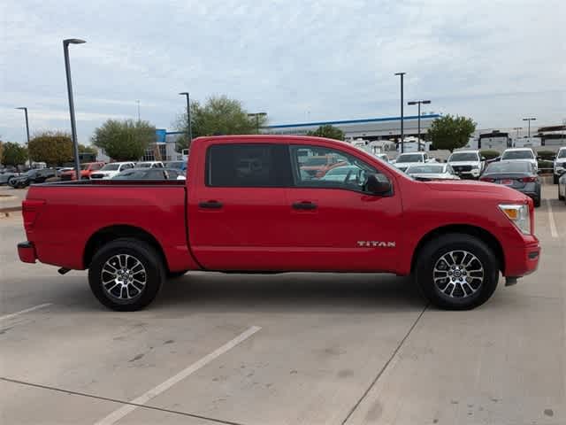 2022 Nissan Titan SV 4x4 Crew Cab 7