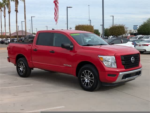 2022 Nissan Titan SV 4x4 Crew Cab 8