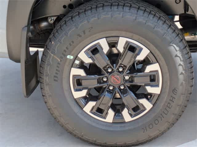 2024 Nissan Frontier PRO-4X Crew Cab 4x4 10