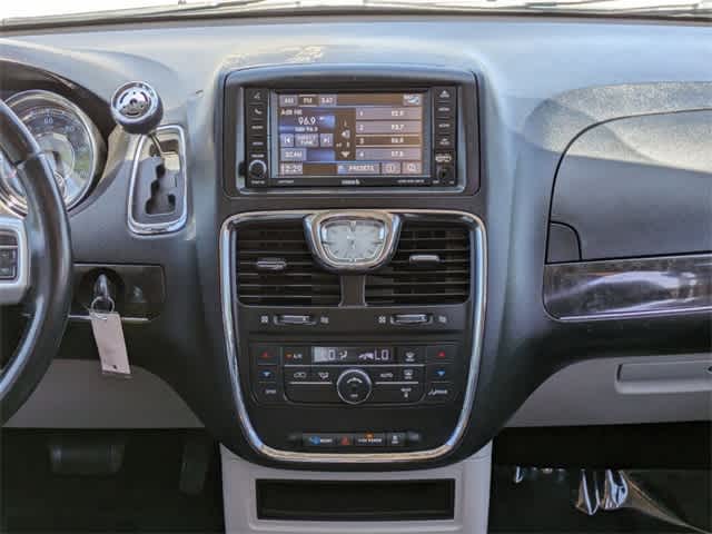 2014 Chrysler Town & Country Touring-L 19