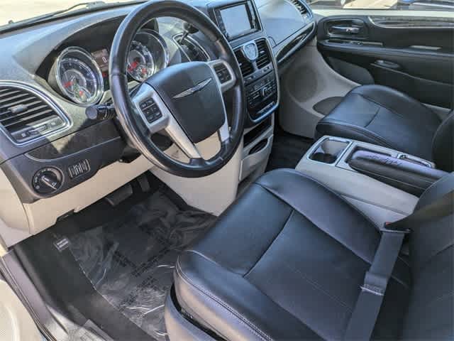 2014 Chrysler Town & Country Touring-L 3