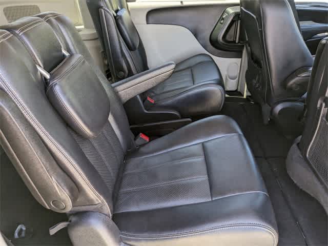 2014 Chrysler Town & Country Touring-L 16