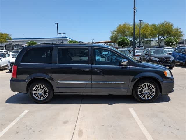 2014 Chrysler Town & Country Touring-L 8