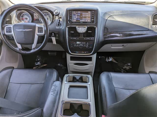 2014 Chrysler Town & Country Touring-L 17