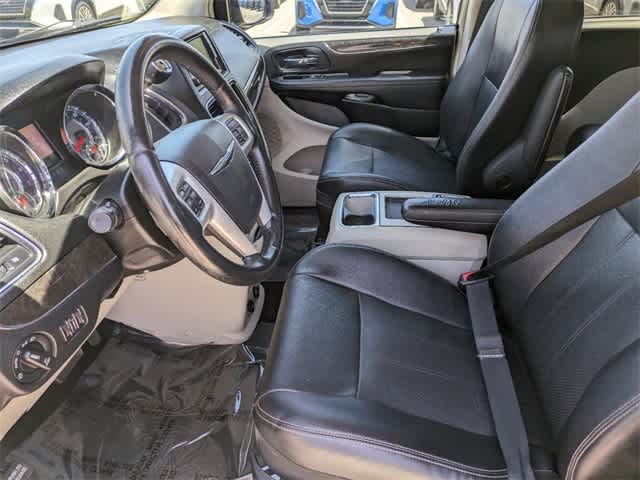 2014 Chrysler Town & Country Touring-L 26