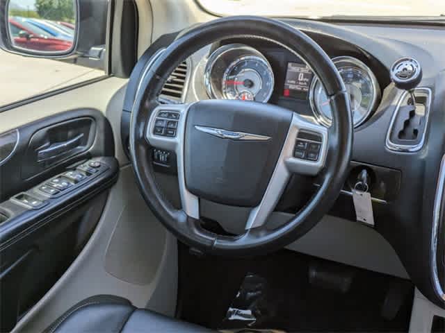 2014 Chrysler Town & Country Touring-L 18