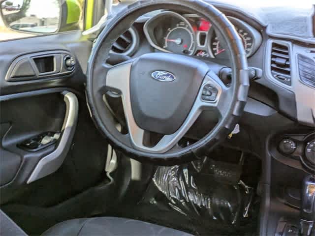 2013 Ford Fiesta SE 16