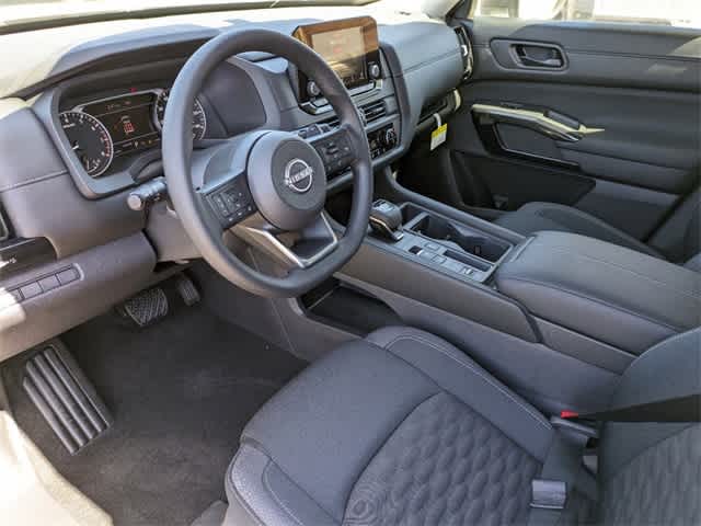 2024 Nissan Pathfinder S 3