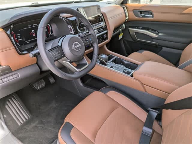 2024 Nissan Pathfinder Platinum 2