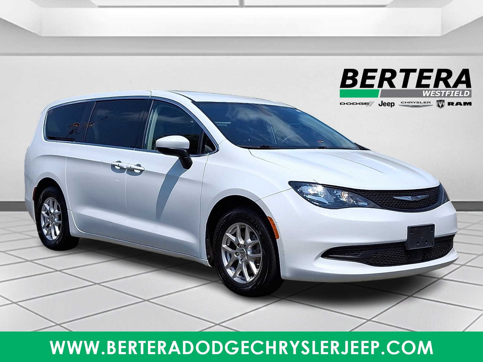  2022 Chrysler Voyager LX FWD   