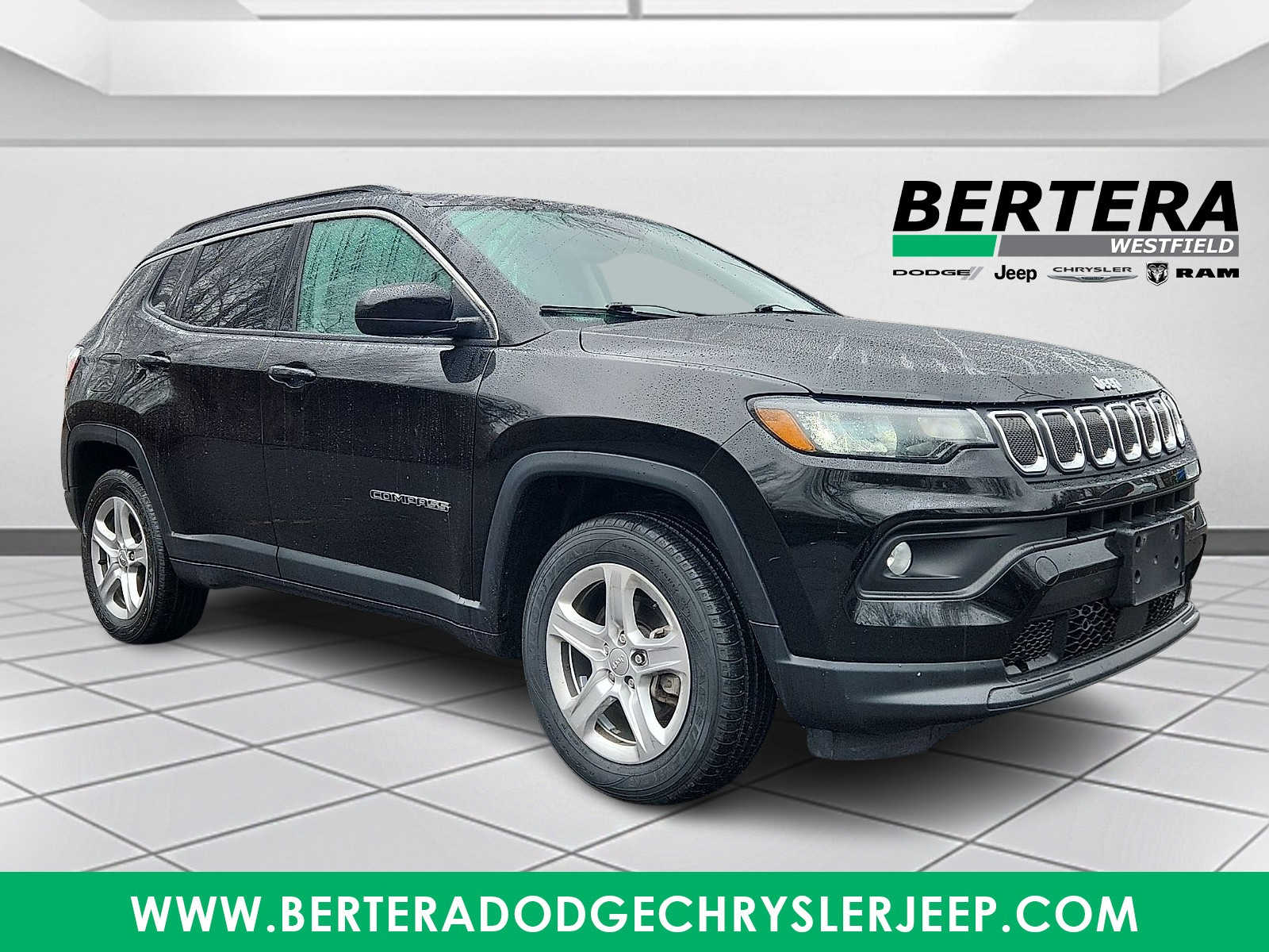 Diamond Black Crystal Pearlcoat 2022 Jeep Compass Latitude 4WD SUV / Crossover Four-Wheel Drive 9-Speed Automatic