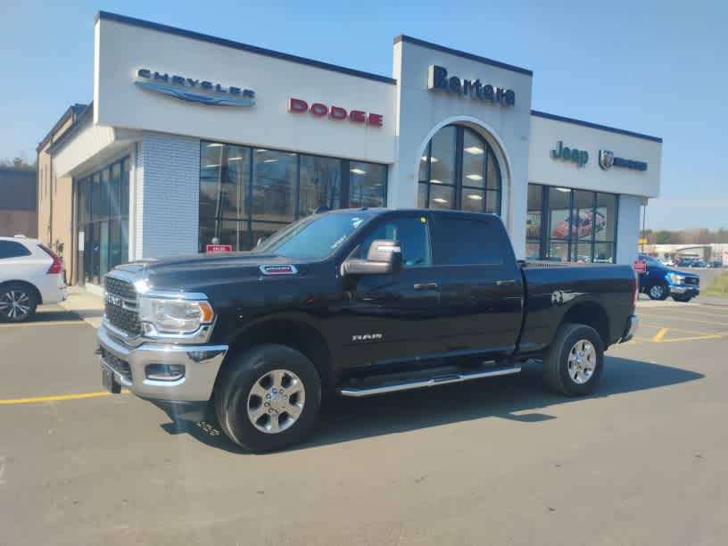 Diamond Black Crystal Pearlcoat 2024 RAM 2500 Big Horn Crew Cab 4WD Pickup Truck Four-Wheel Drive 8-Speed Automatic