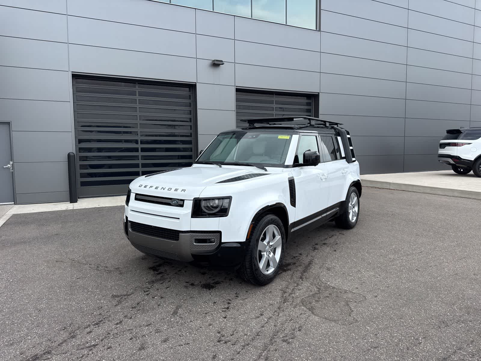2025 Land Rover Defender 110 P400 X-Dynamic SE AWD