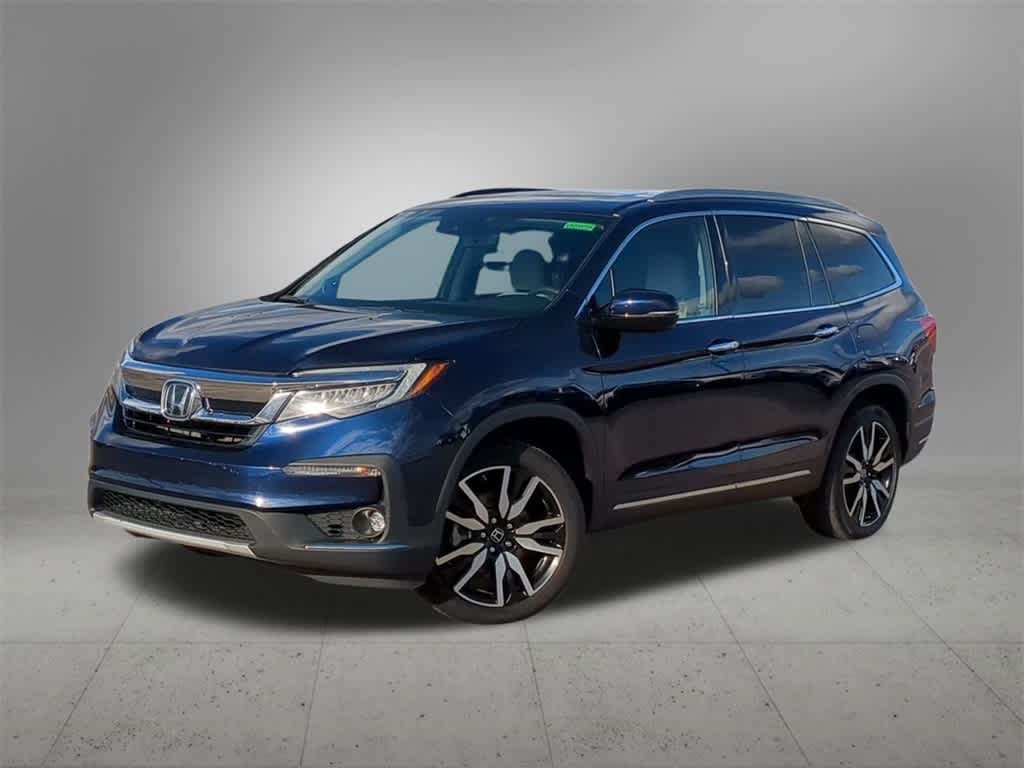 2020 Honda Pilot Touring AWD with Rear Captain's Chairs