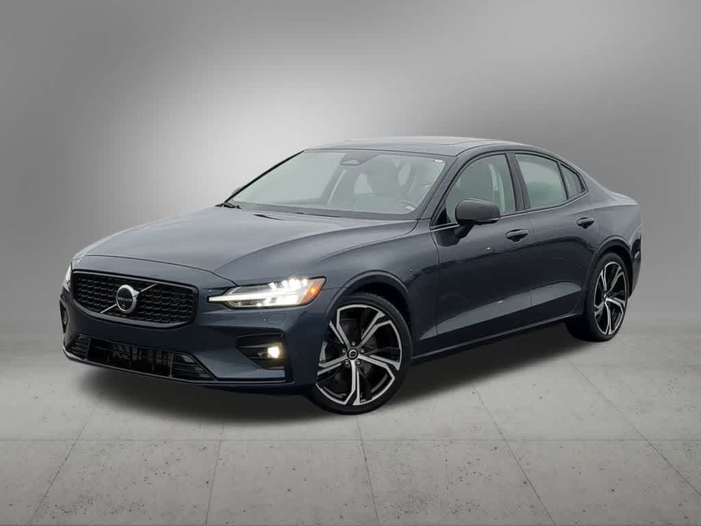2024 Volvo S60 B5 Plus Dark Theme FWD