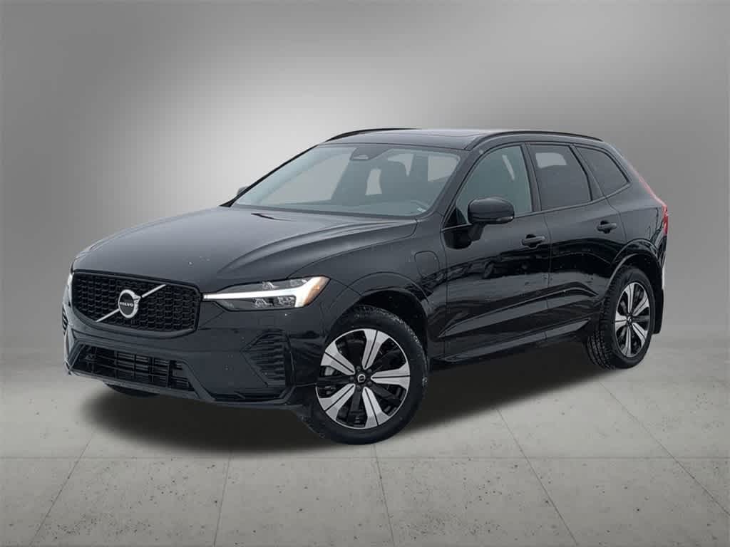 2025 Volvo XC60 Recharge T8 Core Dark Theme eAWD