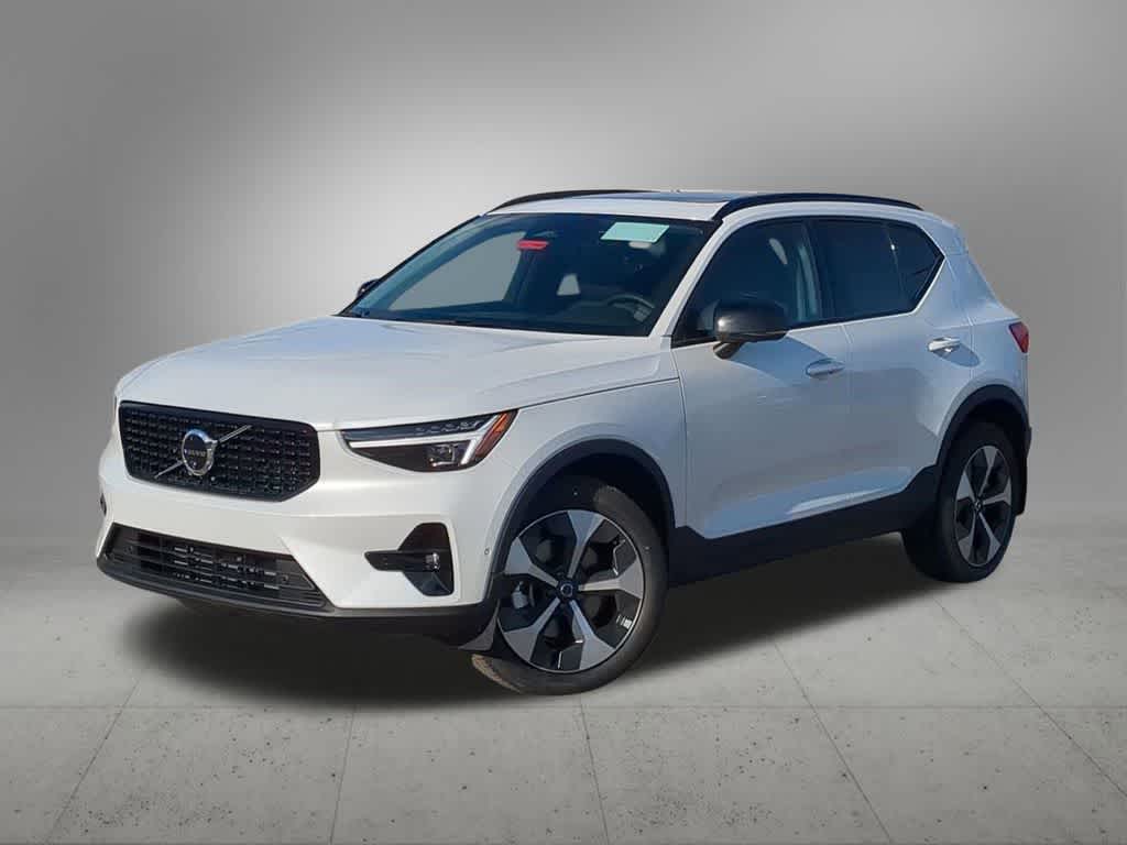 2026 Volvo XC40 B5 Plus AWD