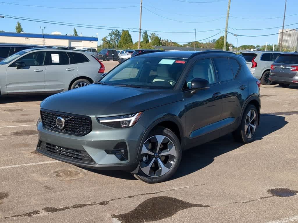 Green 2026 Volvo XC40 SUV / Crossover All-Wheel Drive 8-Speed Automatic