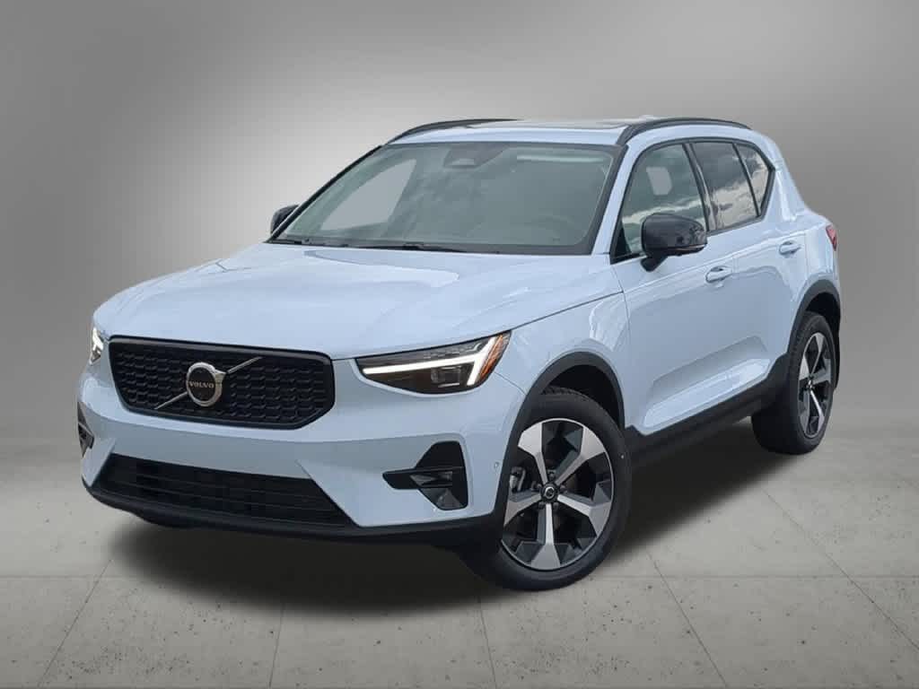 White 2026 Volvo XC40 SUV / Crossover All-Wheel Drive 8-Speed Automatic