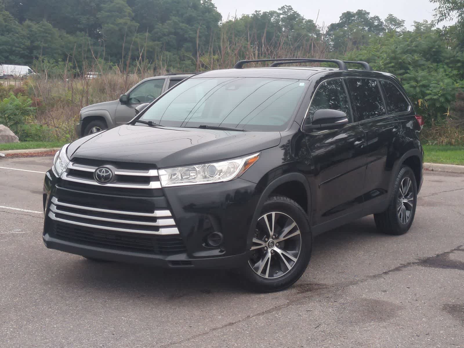 Midnight Black Metallic 2019 Toyota Highlander SUV / Crossover Front-Wheel Drive 6-Speed Automatic