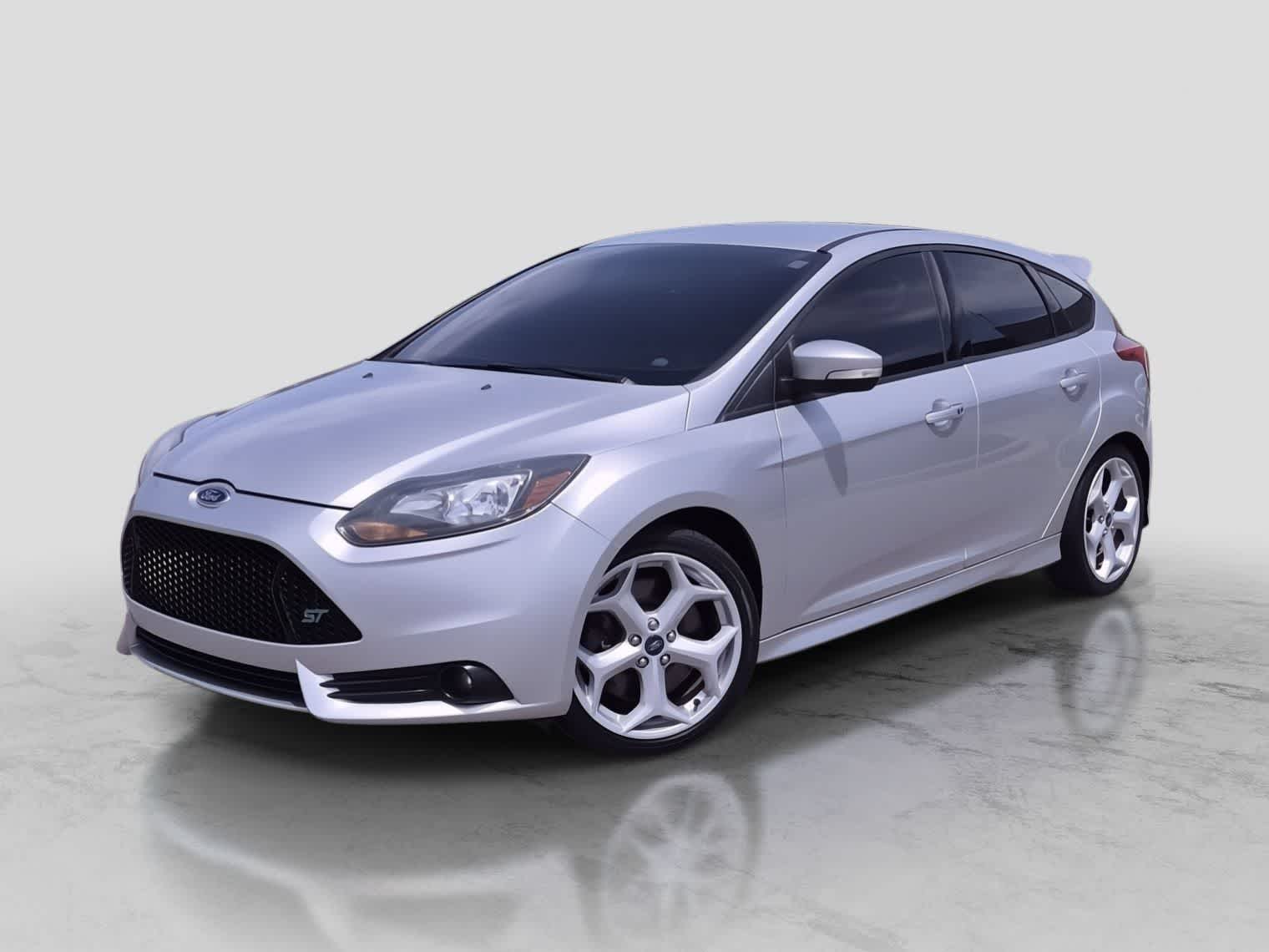 Ingot Silver Metallic 2014 Ford Focus Hatchback Front-Wheel Drive 6-Speed Manual