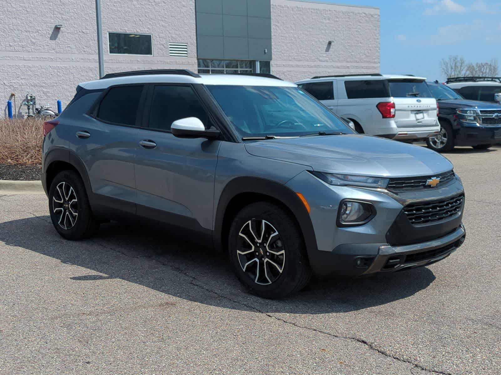 View vehicle photo 2