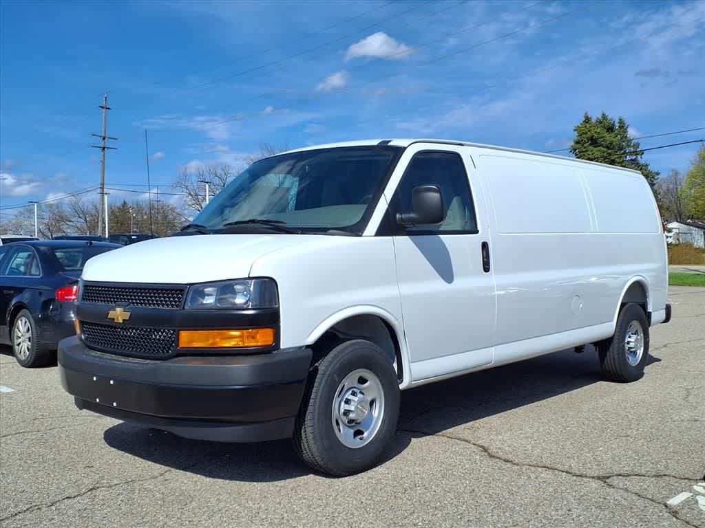 Summit White 2026 Chevrolet Express Cargo 2500 RWD Van Rear-Wheel Drive 8-Speed Automatic