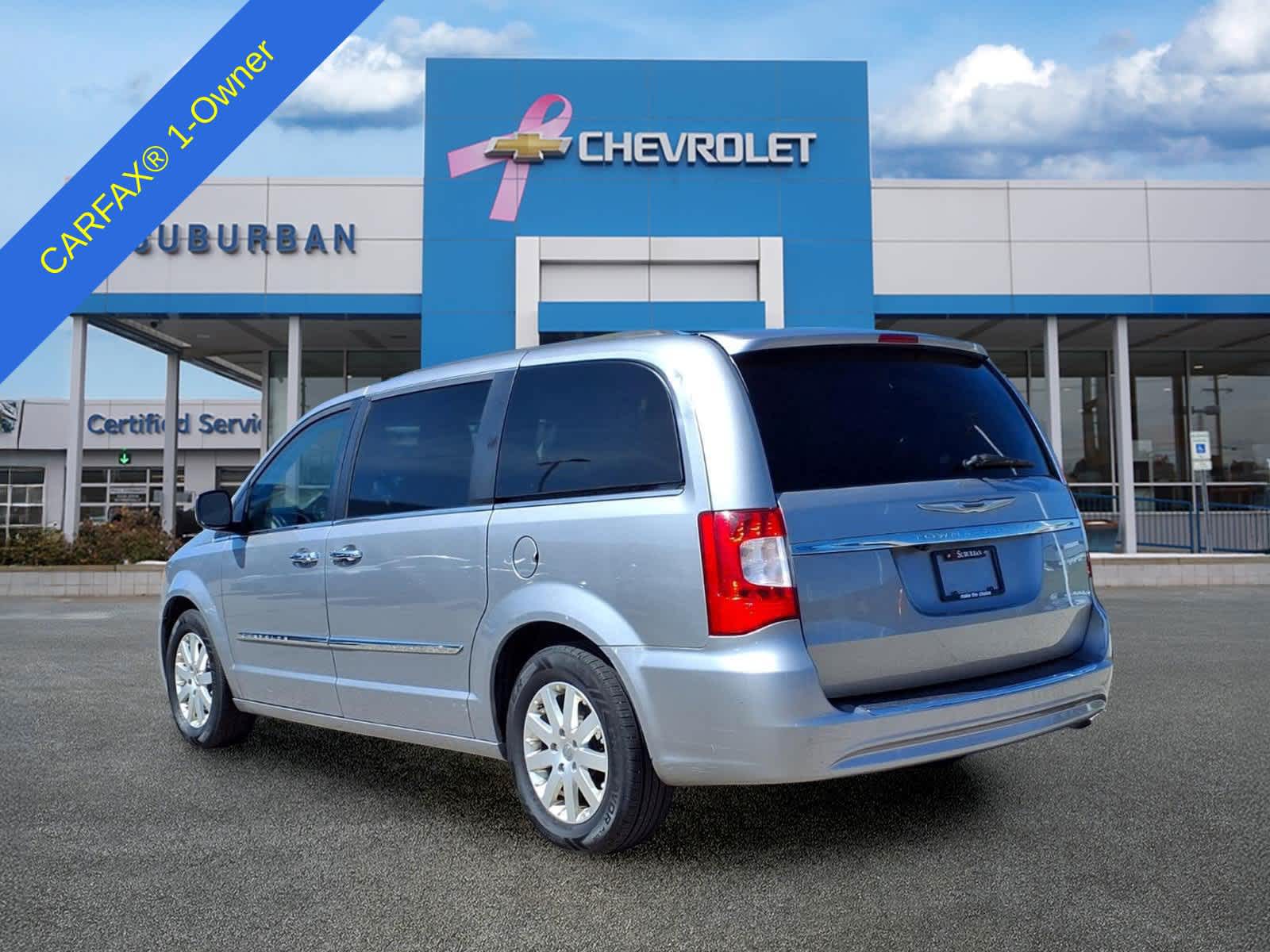 2016 Chrysler Town & Country Touring FWD