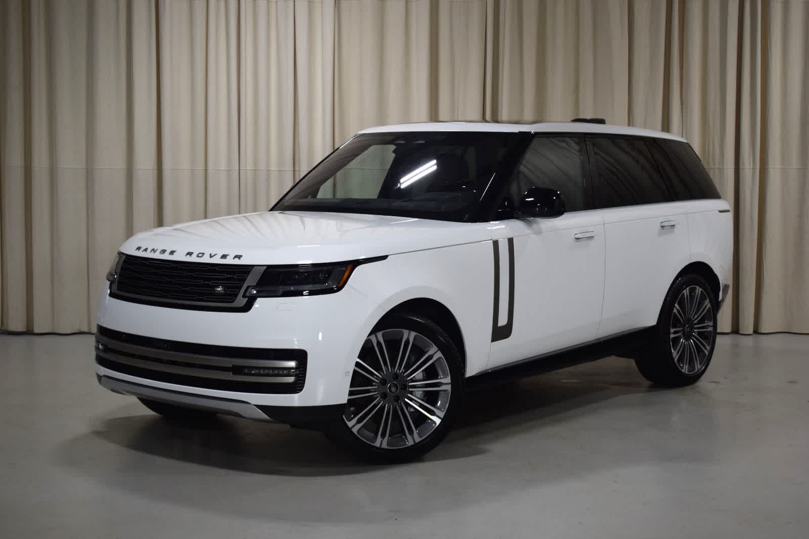 White 2023 Land Rover Range Rover P400 SE AWD SUV / Crossover All-Wheel Drive 8-Speed Automatic