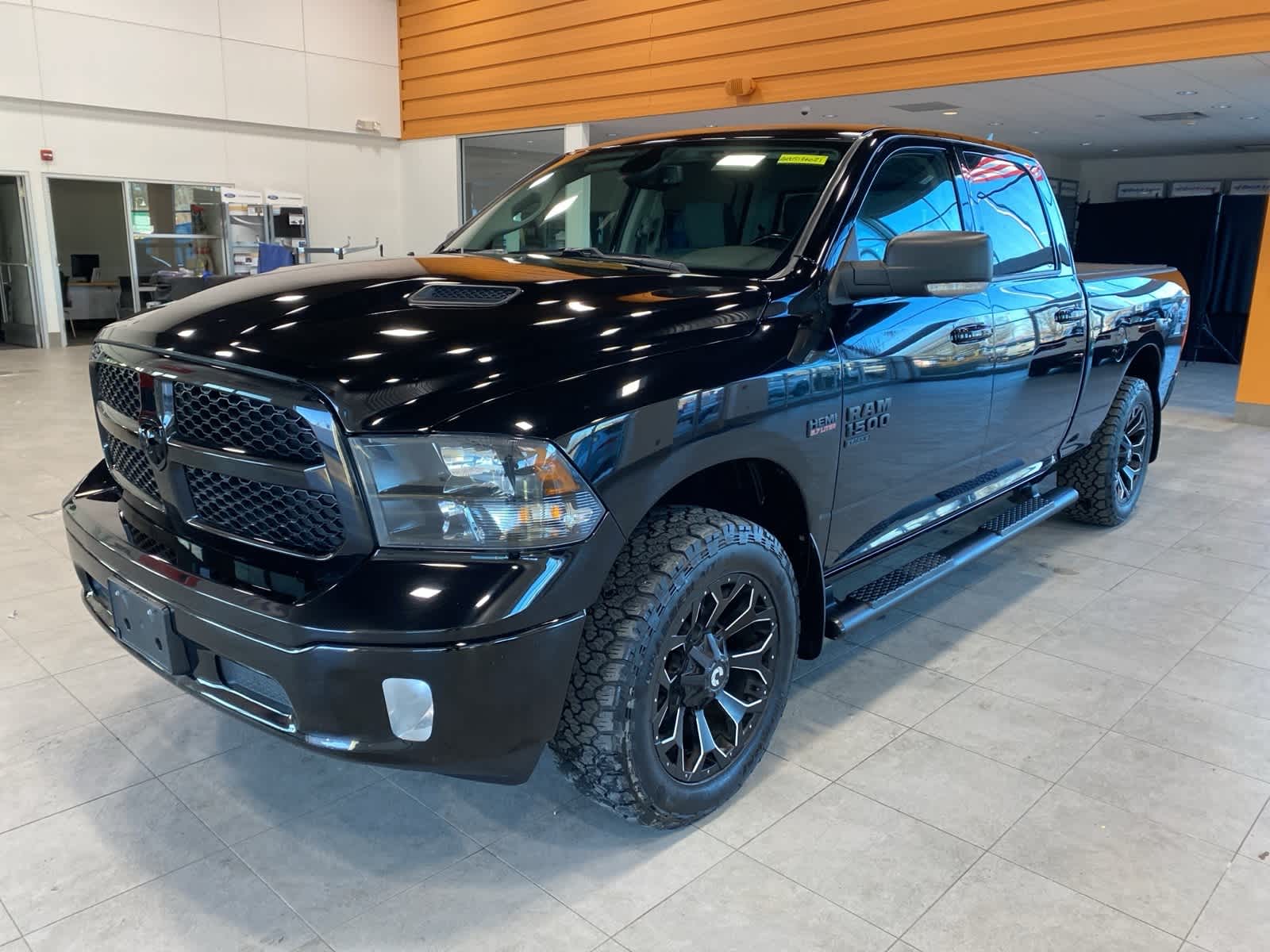 2022 RAM 1500 Classic SLT Crew Cab 4WD