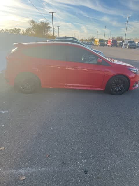 2017 Ford Focus ST 7