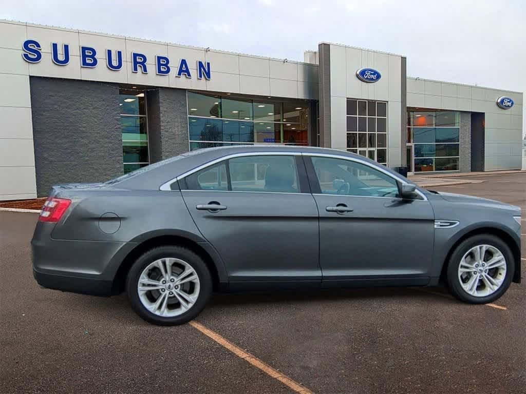 2016 Ford Taurus SEL 9