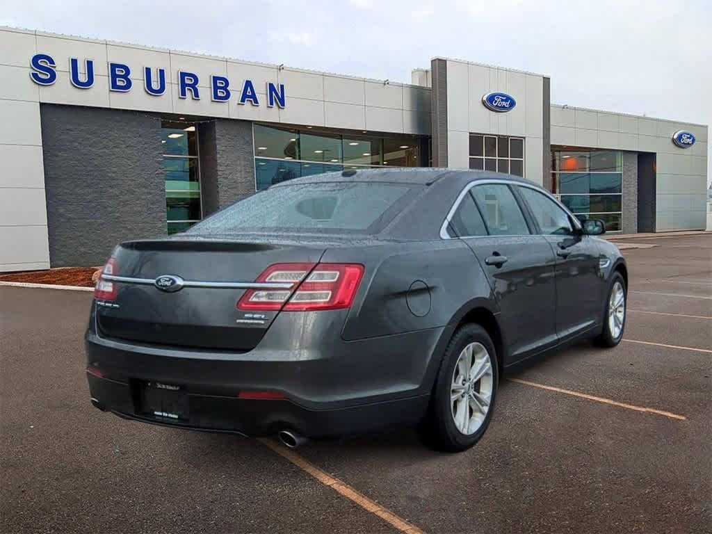 2016 Ford Taurus SEL 8