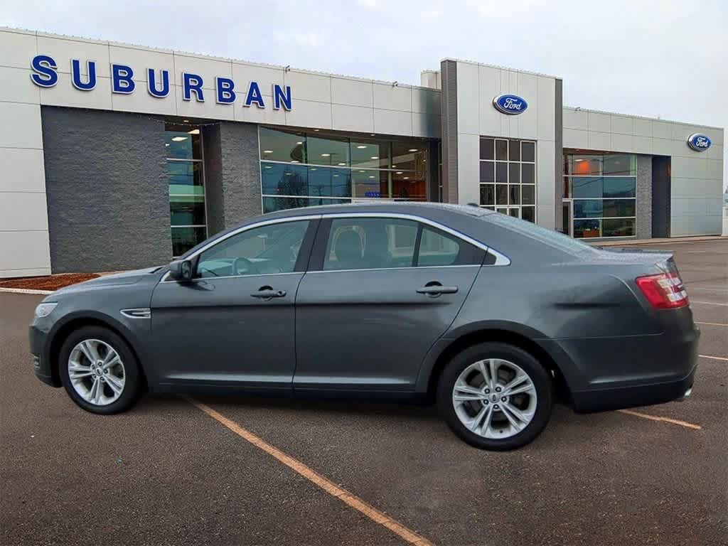 2016 Ford Taurus SEL 6