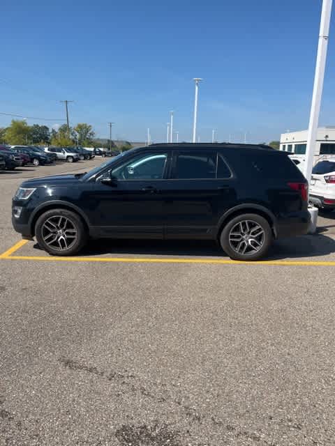 2017 Ford Explorer Sport 2