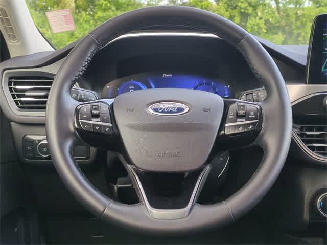 2022 Ford Escape Titanium 22