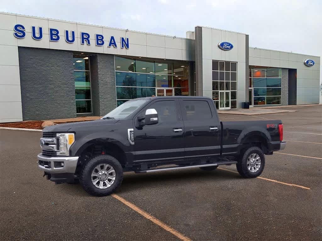 2017 Ford Super Duty F-250 SRW XLT 4WD Crew Cab 6.75 Box 4