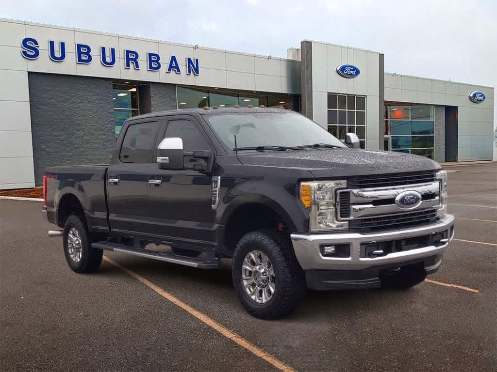 2017 Ford Super Duty F-250 SRW XLT 4WD Crew Cab 6.75 Box 2