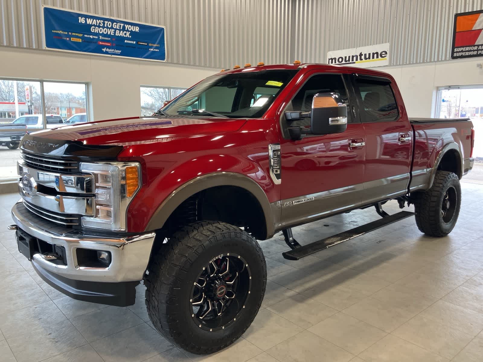 2017 Ford F-250 Super Duty Lariat Crew Cab 4WD