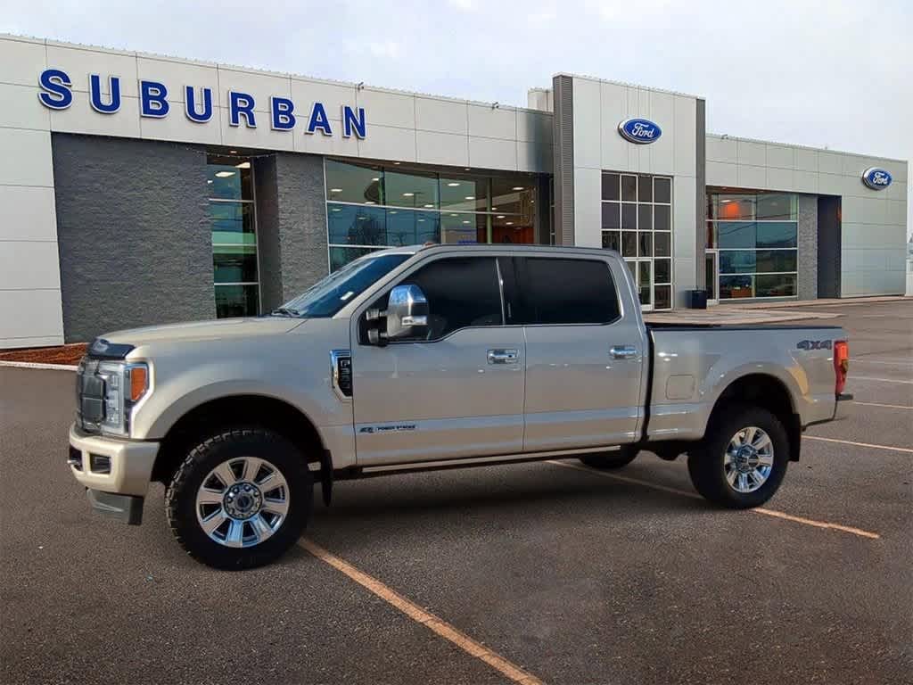 2018 Ford Super Duty F-350 SRW Platinum 4WD Crew Cab 6.75 Box 4