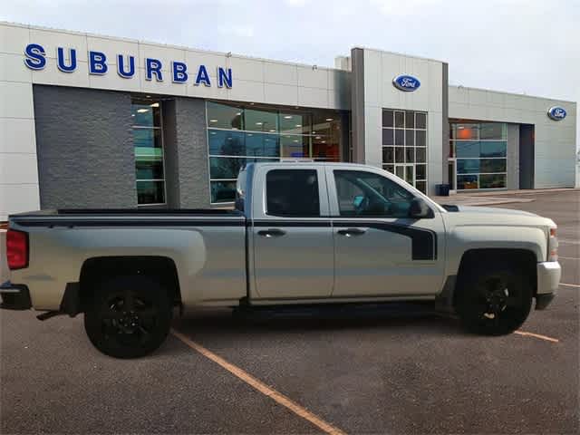 2018 Chevrolet Silverado 1500 Custom 4WD Double Cab 143.5 9