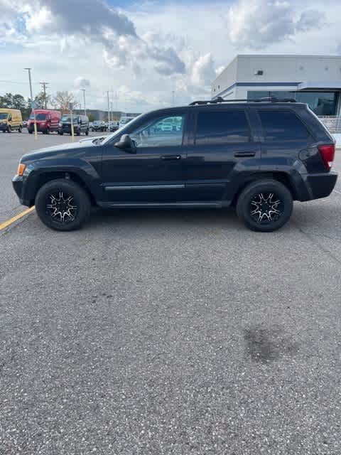 2009 Jeep Grand Cherokee Laredo 2