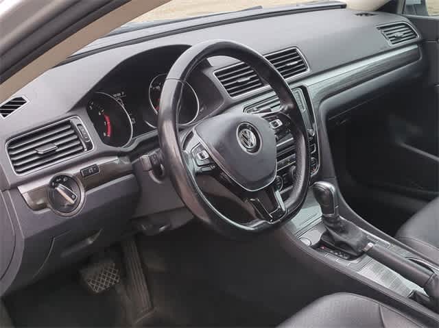 2018 Volkswagen Passat 2.0T SE 10