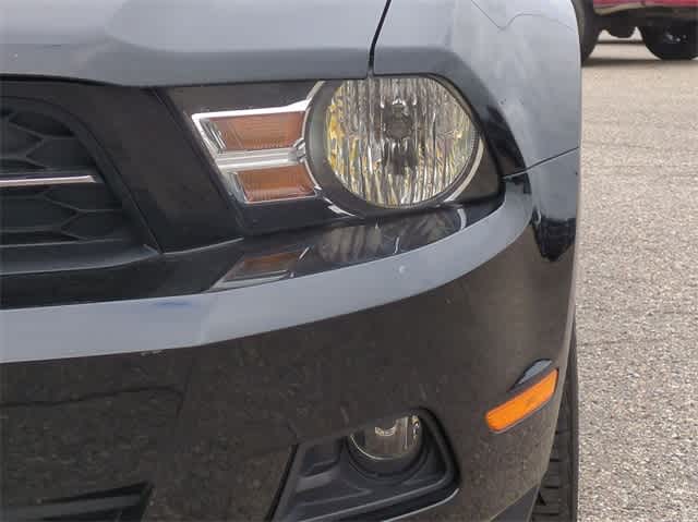 2012 Ford Mustang V6 Premium 11