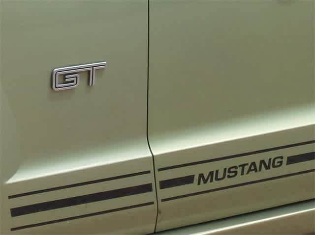 2005 Ford Mustang GT DELUXE 12